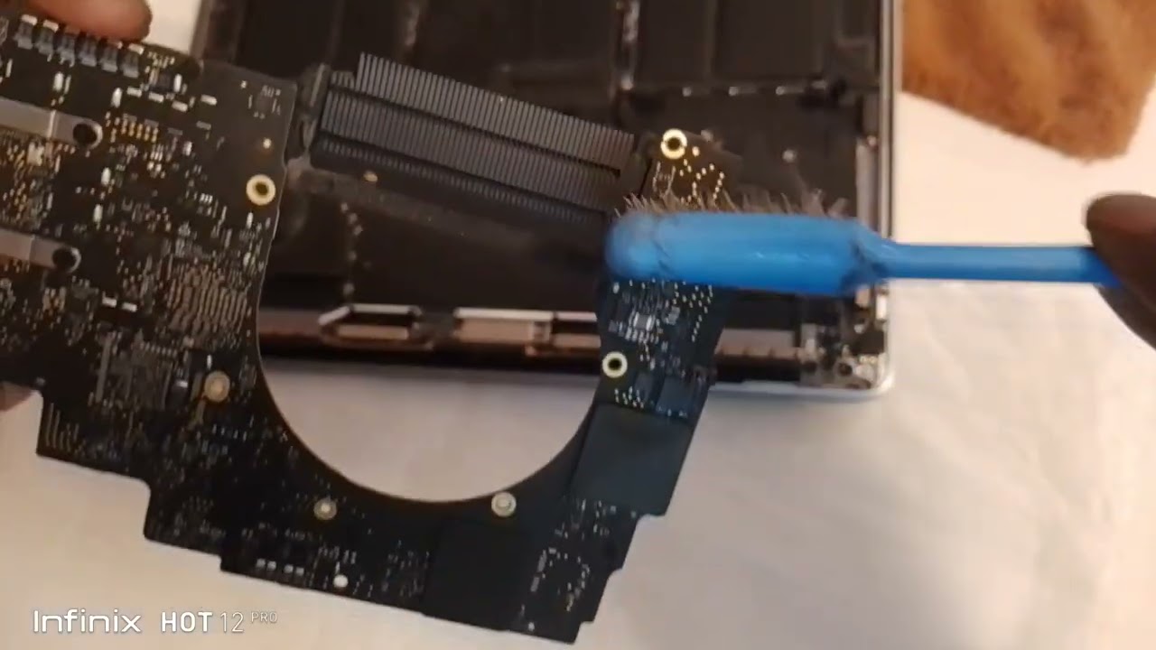 Macbook Pro A1989 Opened & Completely Cleaned Inside 