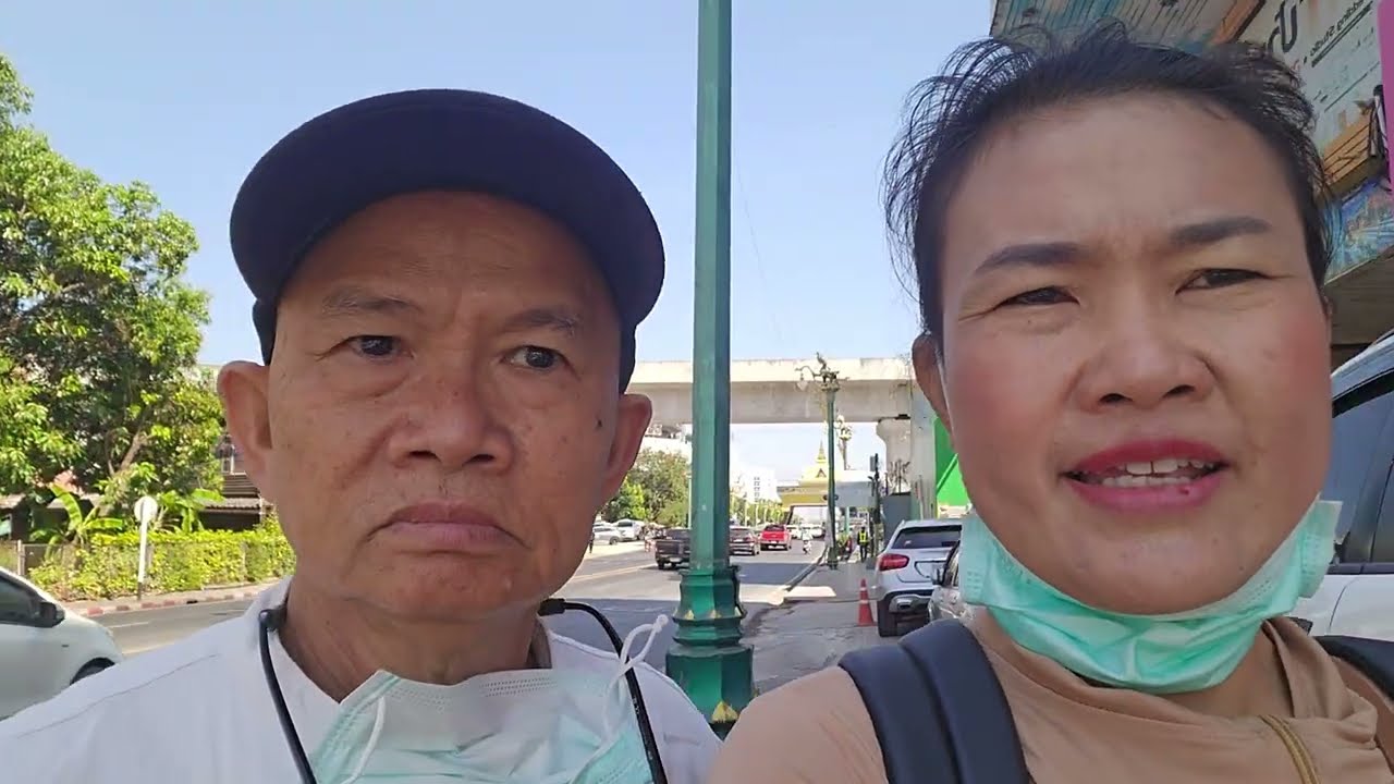  ມາຍ່າງເບິ່ງຕລາດໝາກໄມ້ໄກ້ກັບສະຖານີລົດໄຟ / Shopping at fruits Market near by Railway Station.