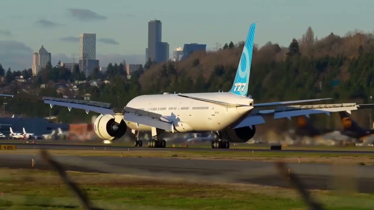 Boeing returns test flights of the new Boeing 777X.