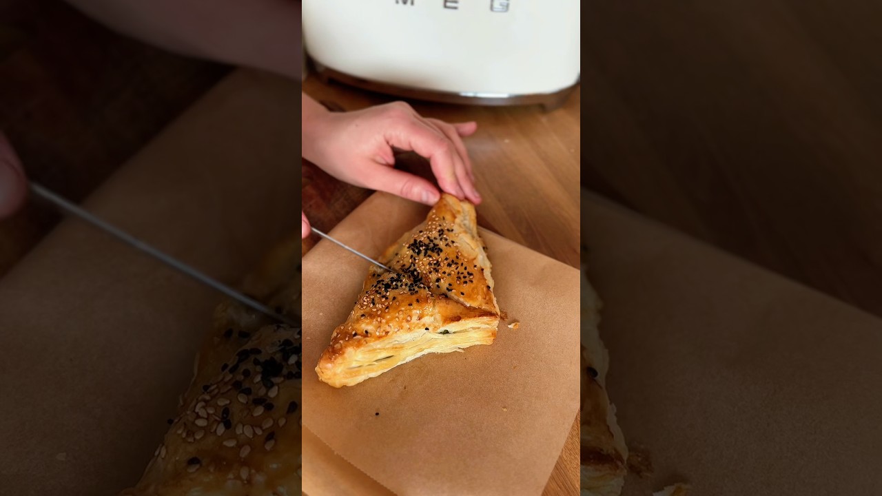 Flaky puff pastry with mushrooms, cheese & basil 🍄🧀 