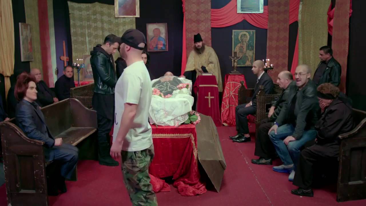 CHELOO ține un discurs la &Icirc;nmorm&acirc;ntarea lui Dumitru | &Icirc;n puii mei |