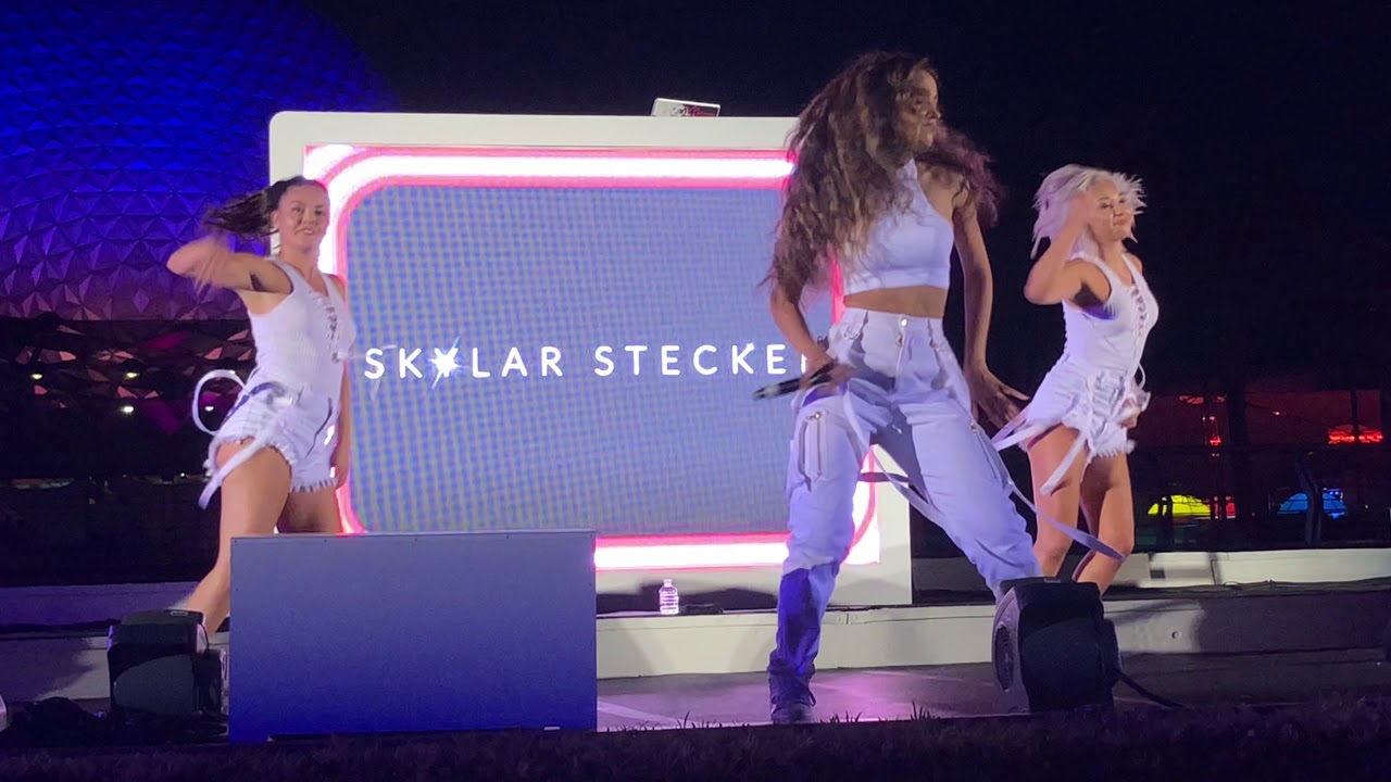 Skylar Stecker Live at Epcot Fountain View