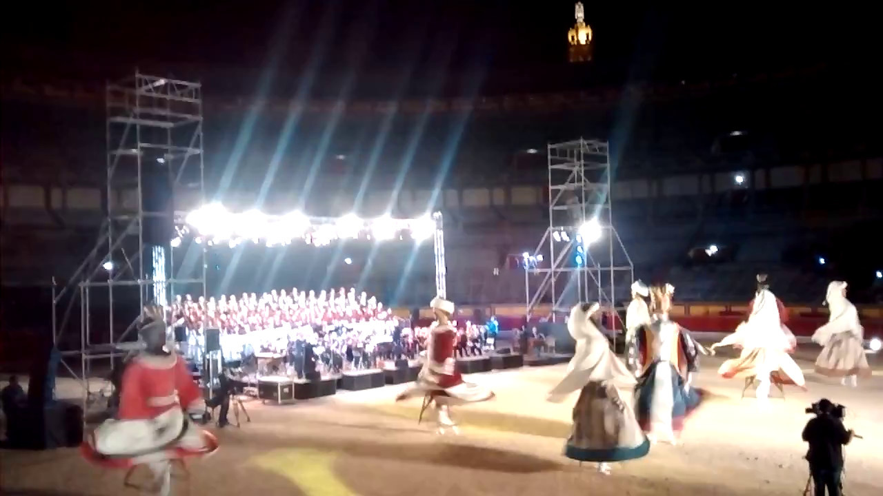 Gigantes de Pamplona - Polonesa (con la banda La Pamplonesa y el Orfeón Pamplonés)