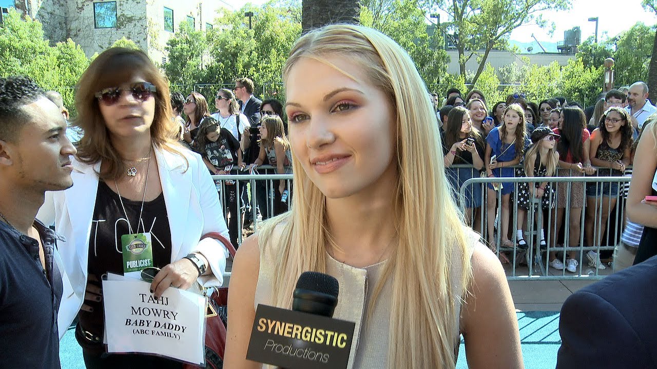 Claudia Lee - How to Play a Queen Bee - Kick-Ass 2