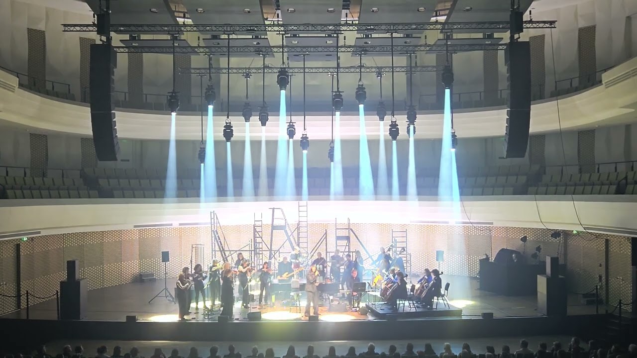 Amsterdam Sinfonietta & Maria Mena - Crawling (Linkin Park cover) @ Amare (2026-01-06)