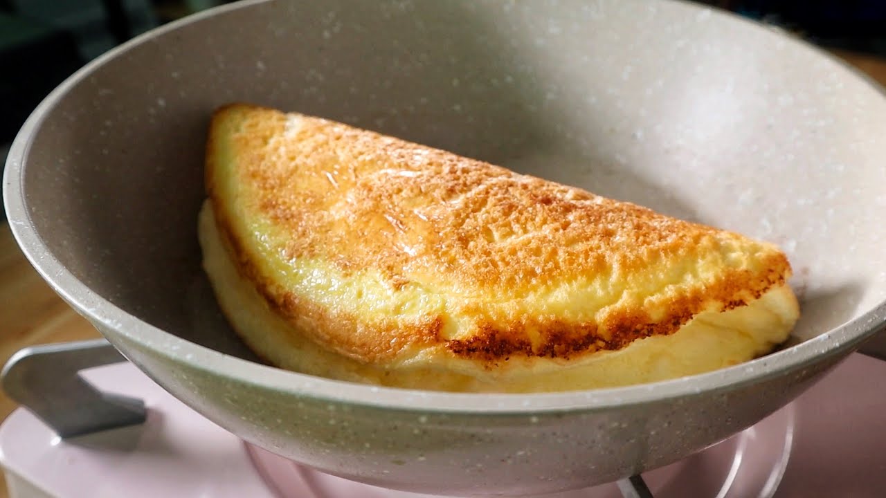 BESAR 2 KALI GANDA! Resepi Telur Dadar Tebal dan Gebu (Souffle Omelette) | BASICKELI