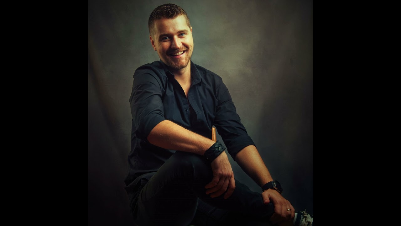 Herec Marek Rozkoš miluje divadlo, hokej, odovzdáva študentom svoje vedomosti a účinkuje v úspešn...