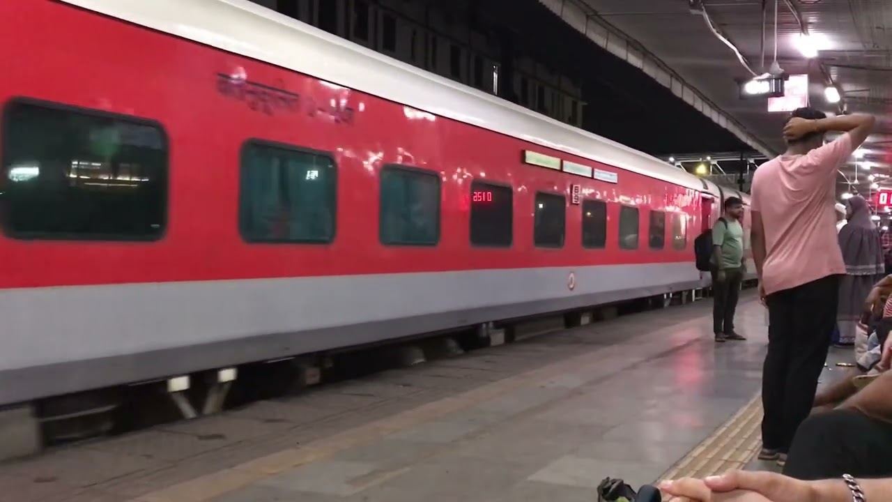 12297 Ahmedabad to pune AC Duronto Express Arriving & Departure at Surat station