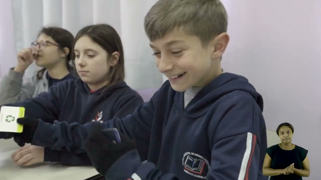 LIBRAS_Bento Gonçalves_RS_Alunos Monitores de Educação Financeira_Além dos Muros da Escola