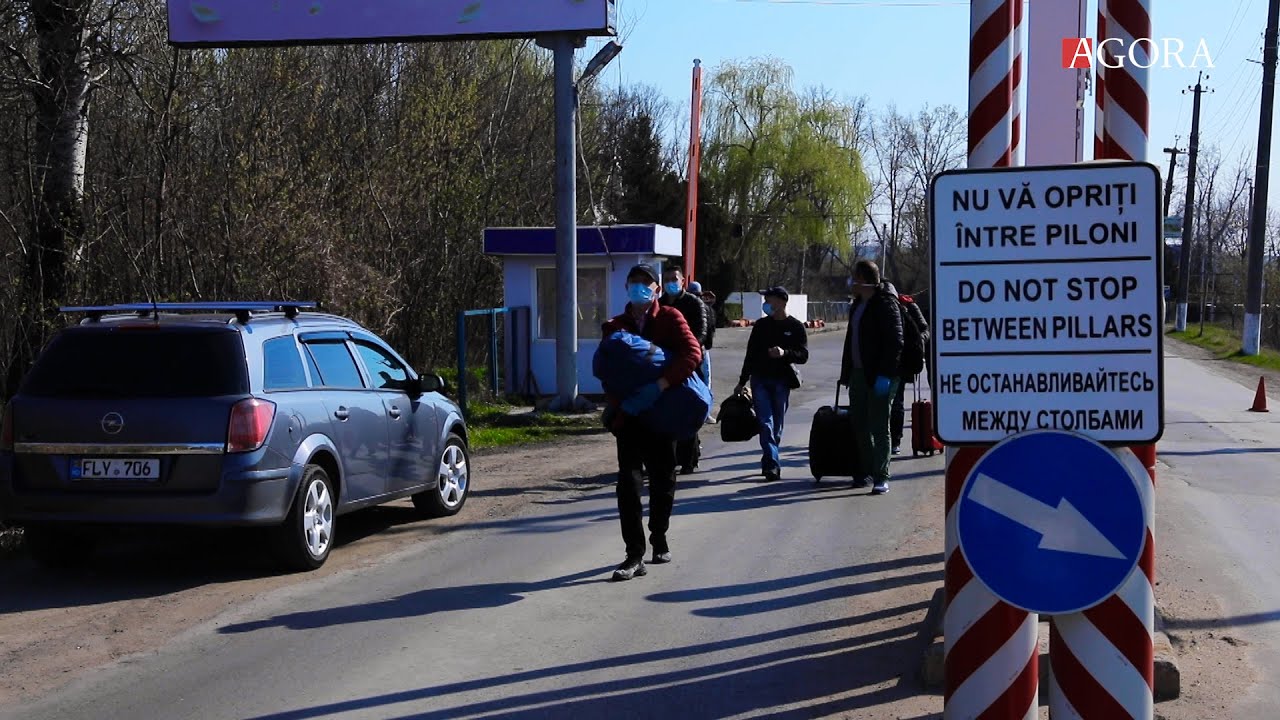 Moldovenii de peste hotare intră &icirc;n țară pe jos