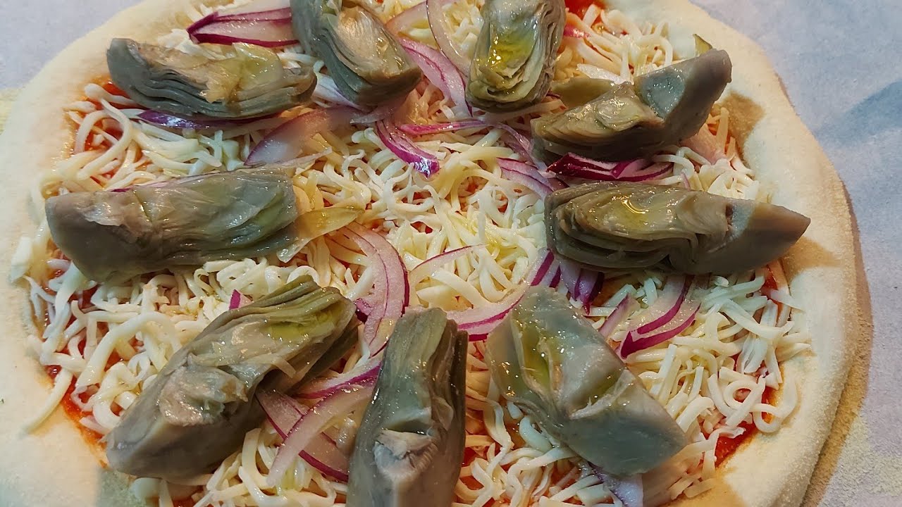 بيتزا منزلية بالقوق و أخرى بالفلفل،pizza  de alcachofas 