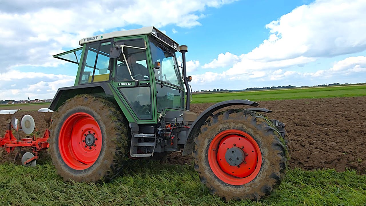 Fendt F 365 GT mit Landsberg 2 -Schar Pflug & Vario 312 mit Müthing Mulcher bei Feldarbeit.