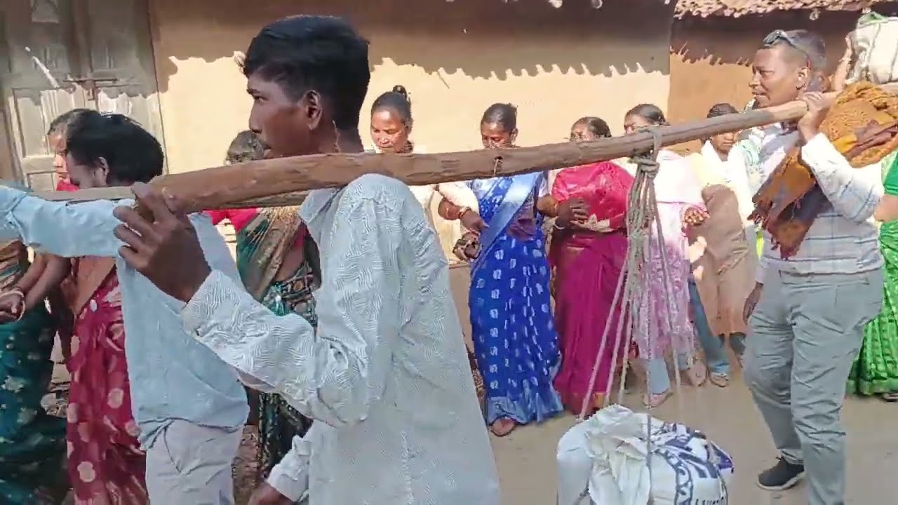 शादी घर में टोली वाले सामुहिक न्योता अंदर करते समय का नाच