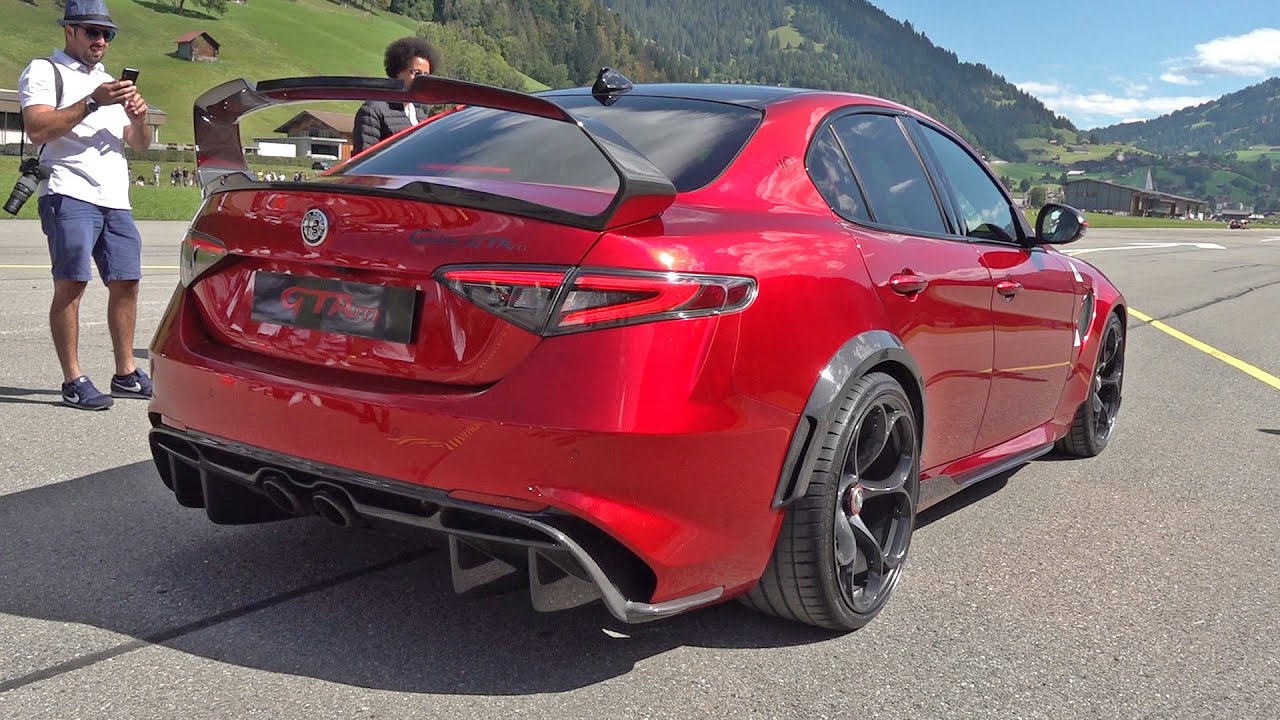 Alfa Romeo Giulia GTAm - Exhaust Sounds, Visual Review & Accelerations!