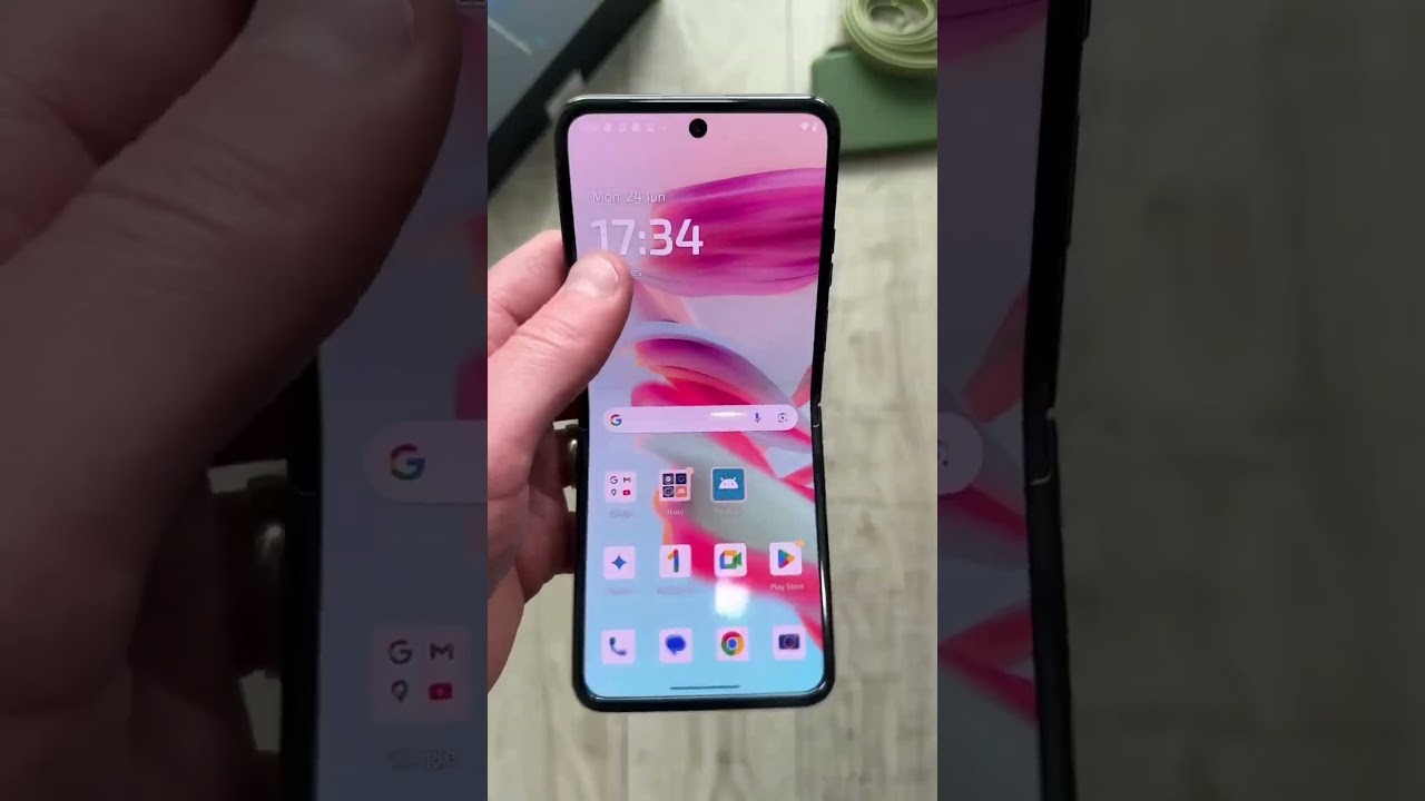 Top 5 Flip Phones of 2025 for Innovation Lovers!