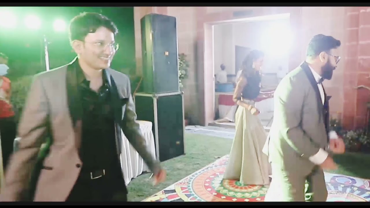 Most Romantic Groom Entry | Surprise Dance for Bride | SRK Romantic Mashup | #Aishvek