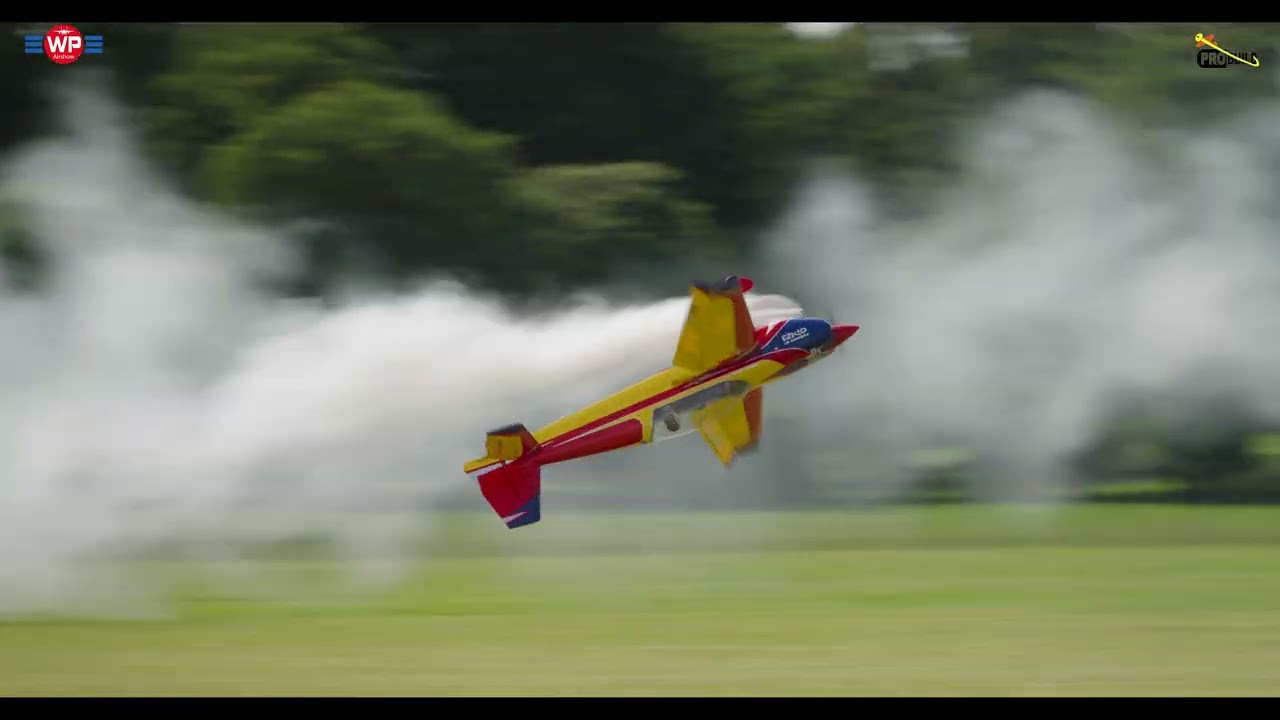 Extreme Flight Extra 300 104