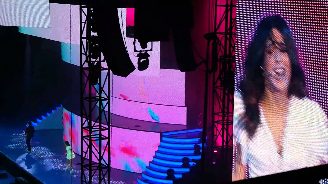 Abrazame y veras Violetta Live Pesaro