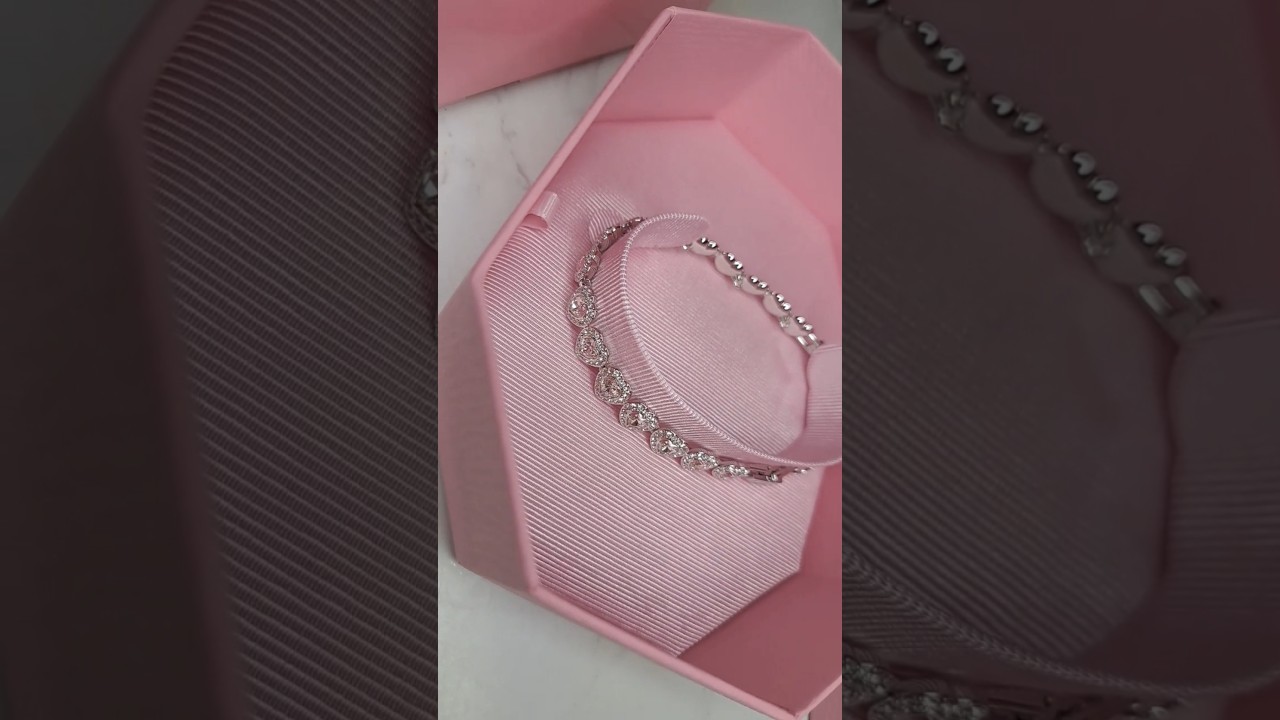 😻 #arianagrande #arianaswarovski #Swarovski #swarovskibracelet