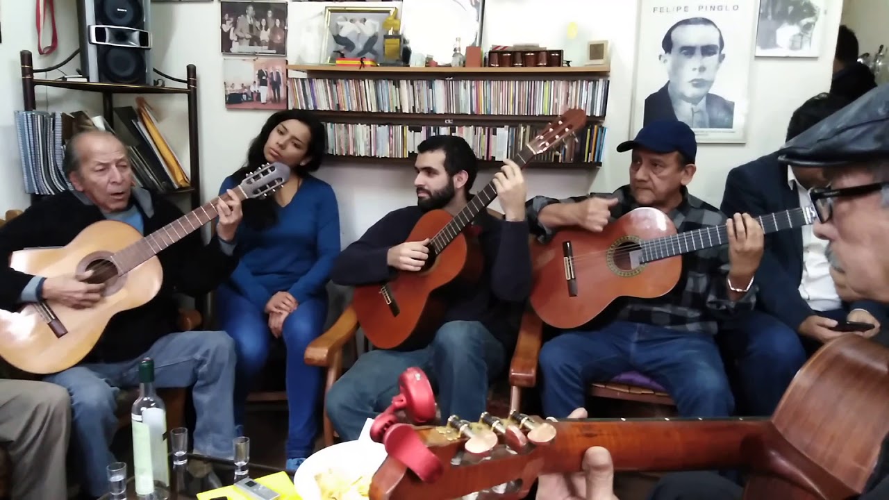 Vals hay días como hoy canta Carlos satake vallena