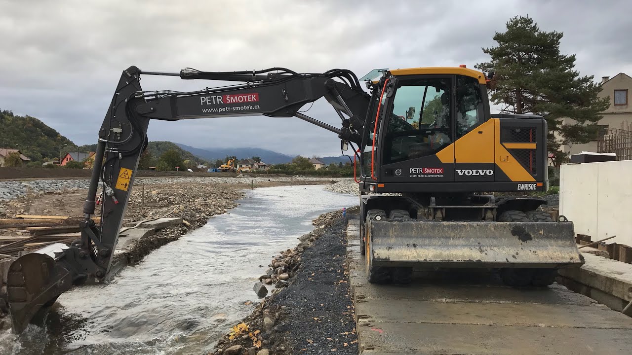 River Break and building new Bridge / Volvo EWR 150E / 4K