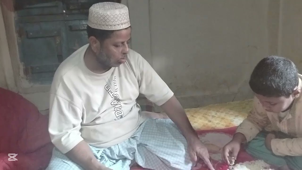 বিকালে খাবার খাচ্ছি 