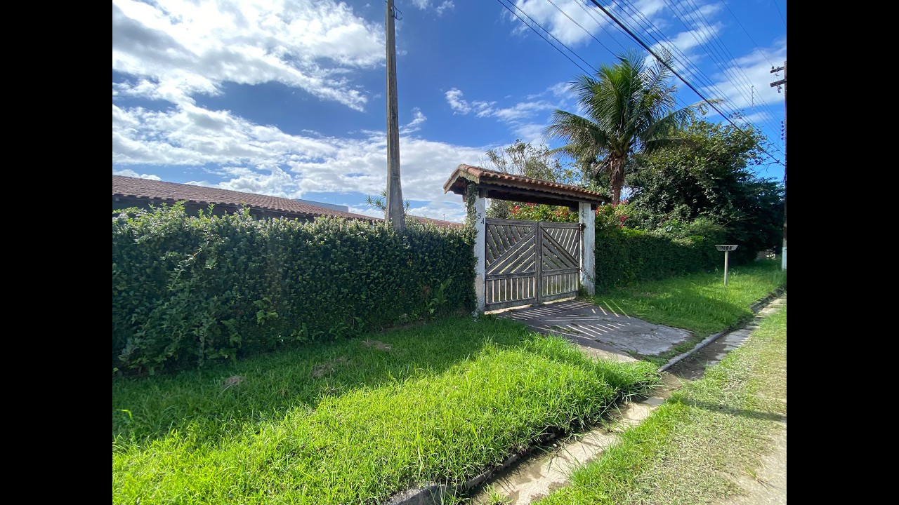 Casa com três terrenos à venda na Estância São Marcos, Peruíbe