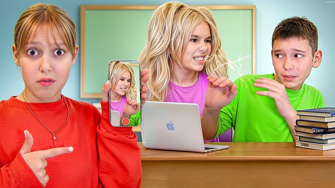 Амелка разоткрива НАЈЗЛОБНИЈУ ДРУГАРКУ ИЗ РАЗРЕДА! | Нова Девојка!