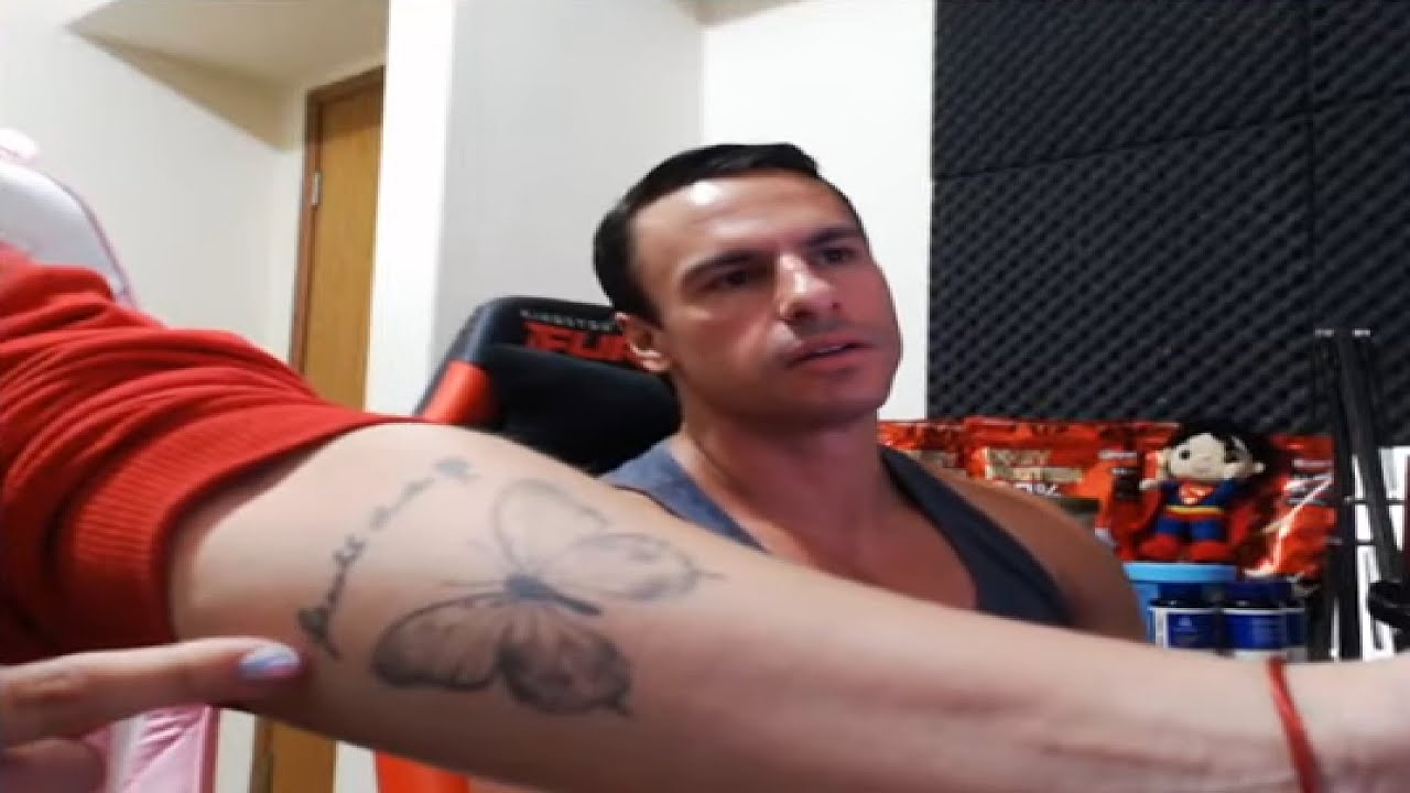 JAQUE ESCLARECE SOBRE SUA TATUAGEM DE BORBOLETA