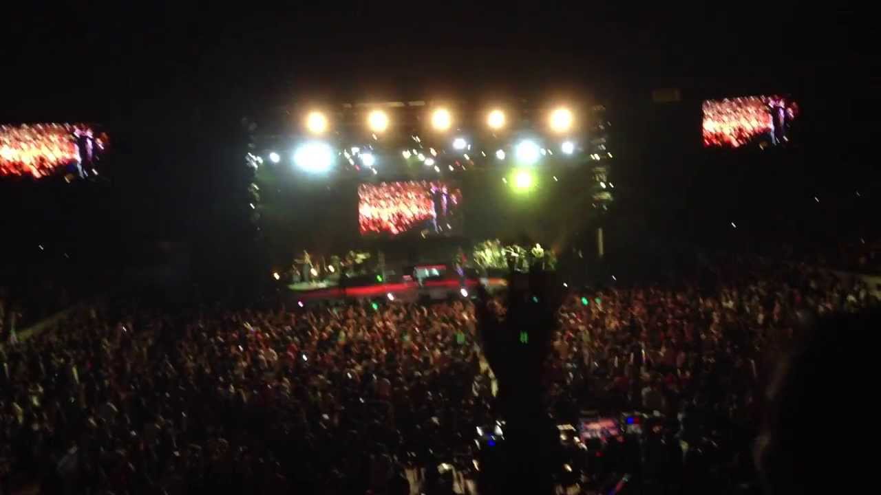 Alicia Keys Live in Manila ft. Regine Velasquez and Apl de Ap