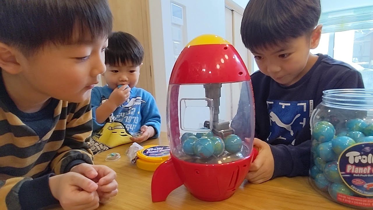 念願の地球グミをクレーンゲームしながら食べた三兄弟　＃1410　ひなごんおいちゃんどんちゃん三兄弟vlog
