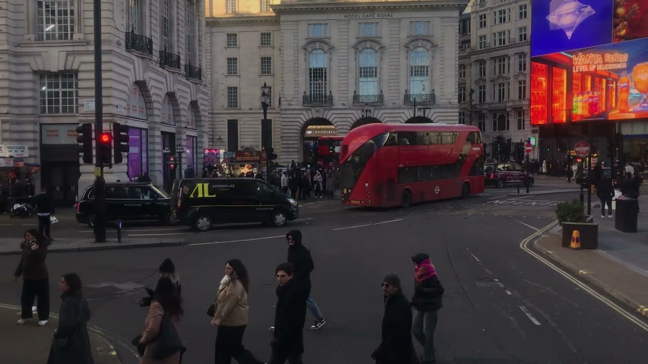 Full journey on route 23 from Aldwych - Westbourne Park. Very slow Metrodecker.