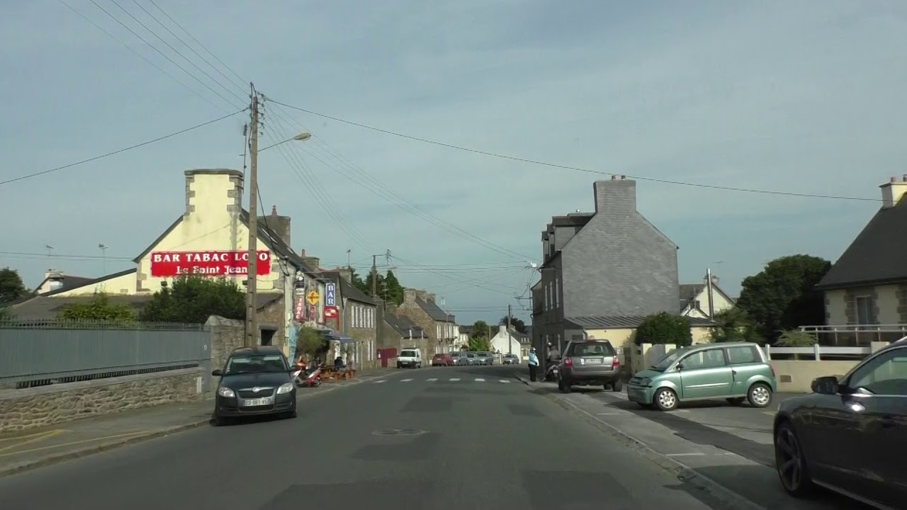 Driving Around 22200 Guingamp, Côtes d'Armor, Brittany, France 25th August 2017