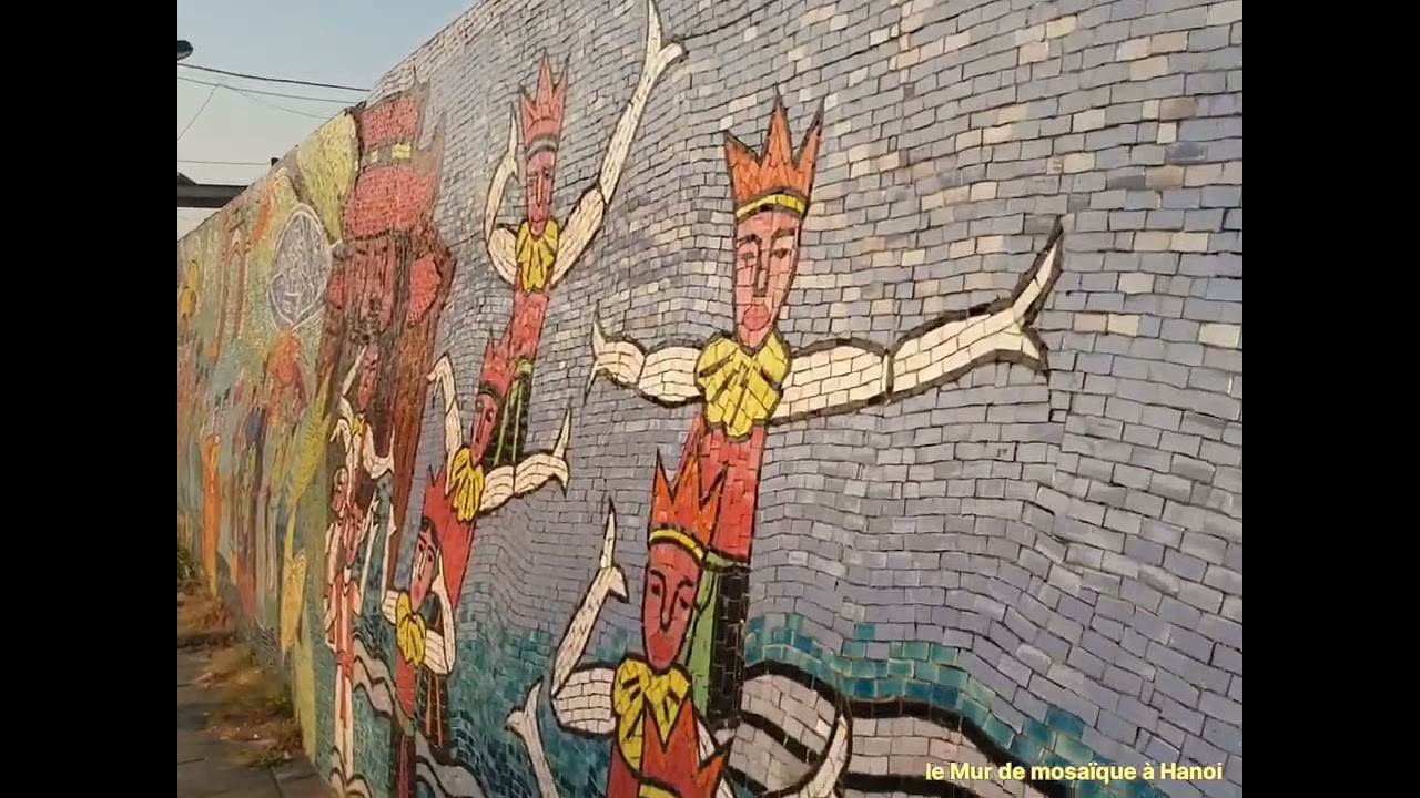 Balade du long du mur des mosa&iuml;ques de Hanoi ( 
