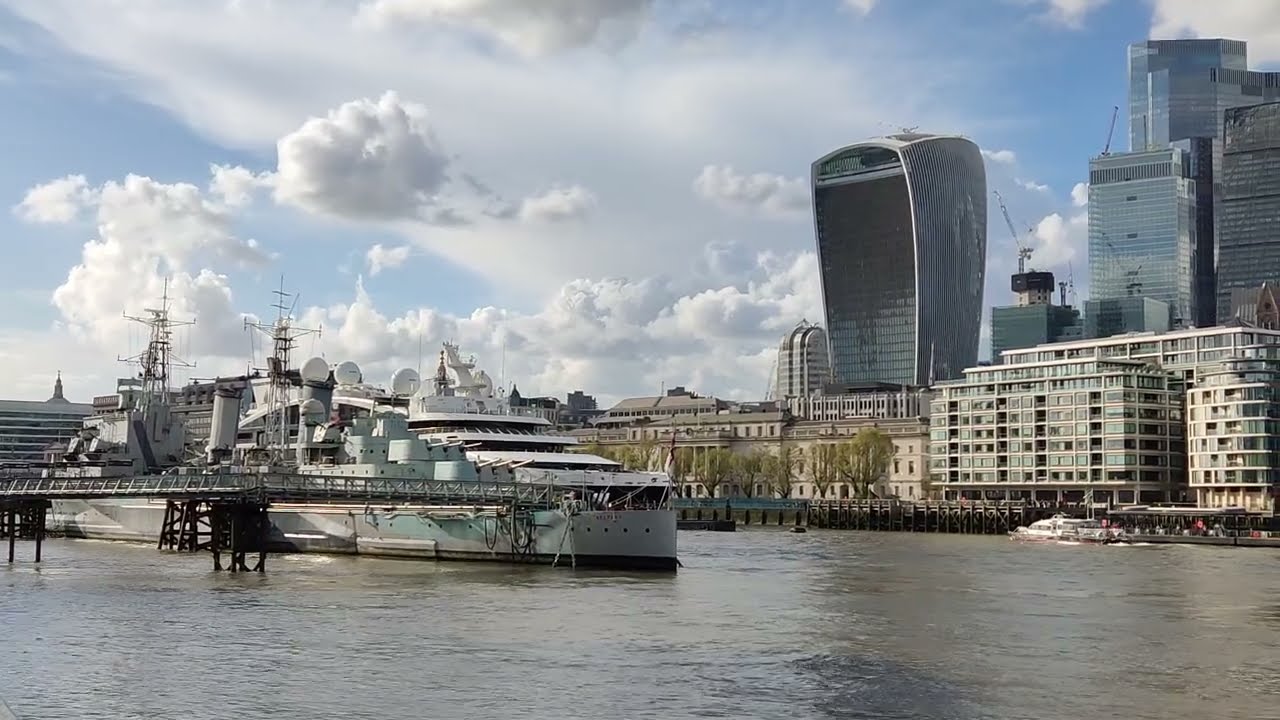 Slunn&aacute; momentka u temže Loď, Hrad, most Lond&yacute;n