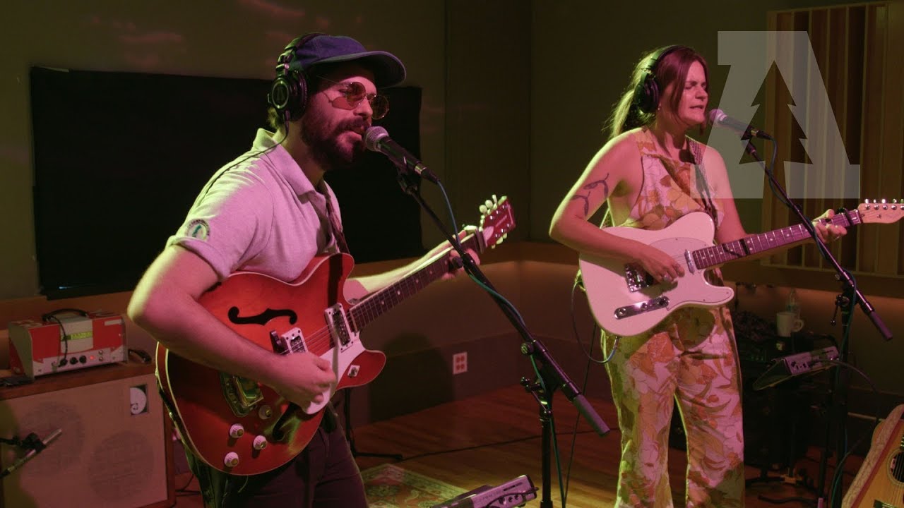 Erin Rae - Can't Cut Loose | Audiotree Live