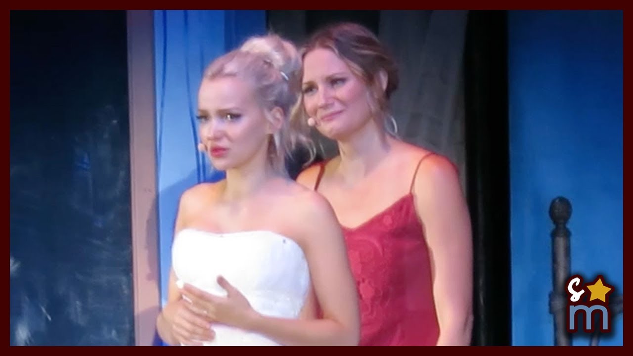 Jennifer Nettles & Dove Cameron - 