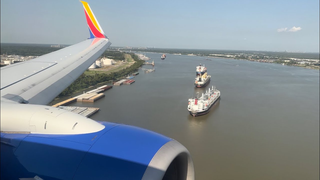 Southwest Boeing 737-700 Landing Louis Armstrong New Orleans Intl. (KMSY)