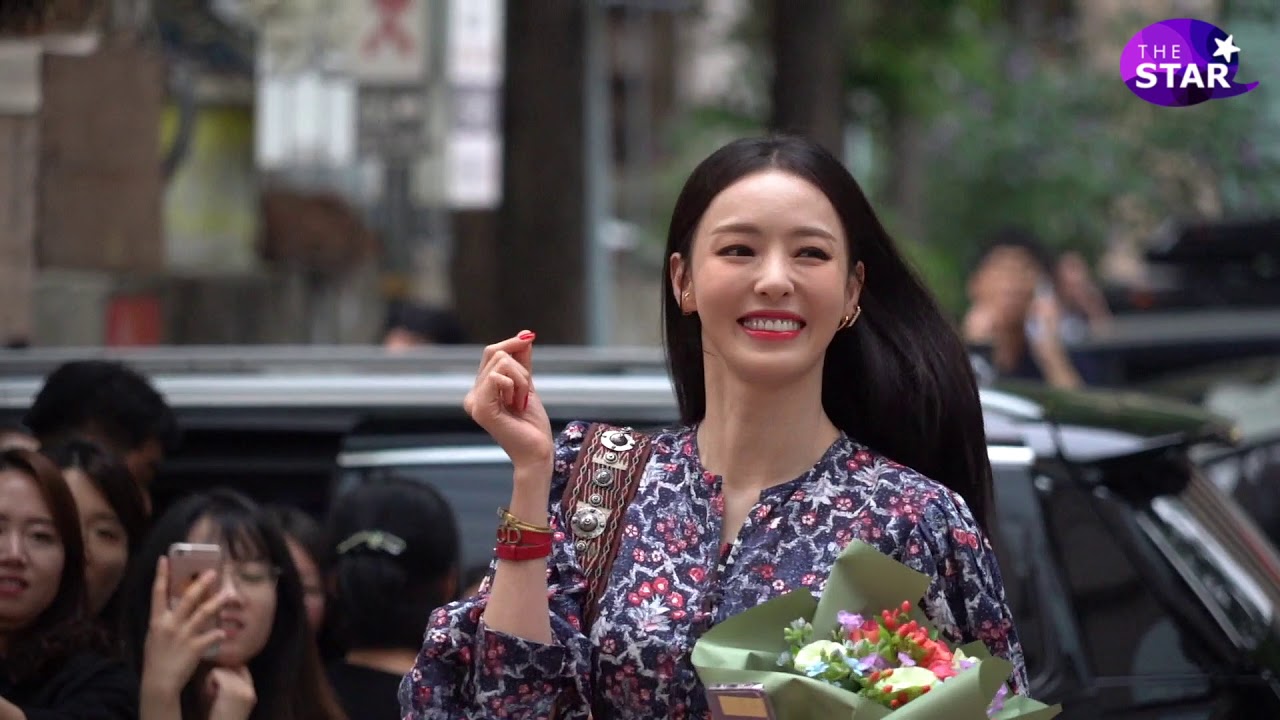 '검블유 종방연' 이다희, '차에서 내리는 걸크러시, 환호하는 여성팬들'  (검색어를 입력하세요 WWW)