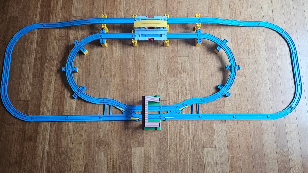프라레일(プラレール) 프라레일 역과 단선 2층 레이아웃 (プラレール駅と単線2階レイアウト)
