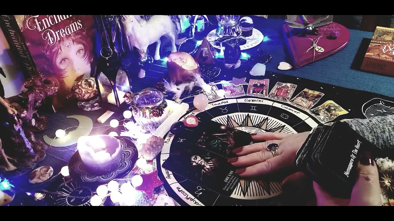 Τι σκέφτεται για σένα τώρα; 💢❓👀💞#wheeloffortunetarot #pickacard #χαρτομαντεία #ταρώ 👫💬
