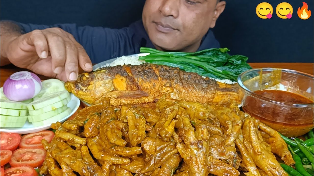 EATING SPICY CHICKEN FEET & CHICKEN WINGS CURRY, BIG FISH FRY, RAI SAAG BOILED WITH RICE & SALAD | 😋