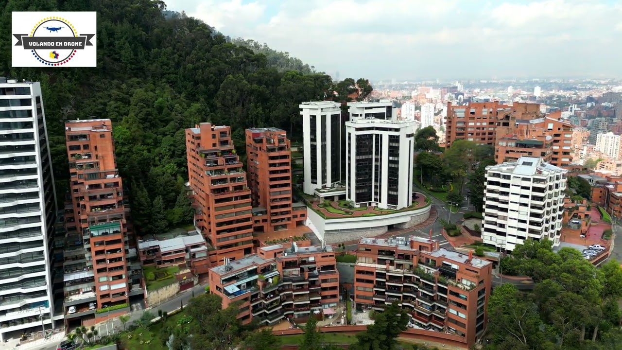 VOLANDO EN DRONE 4K - BOGOTA GRAN METROPOLI N° 1
