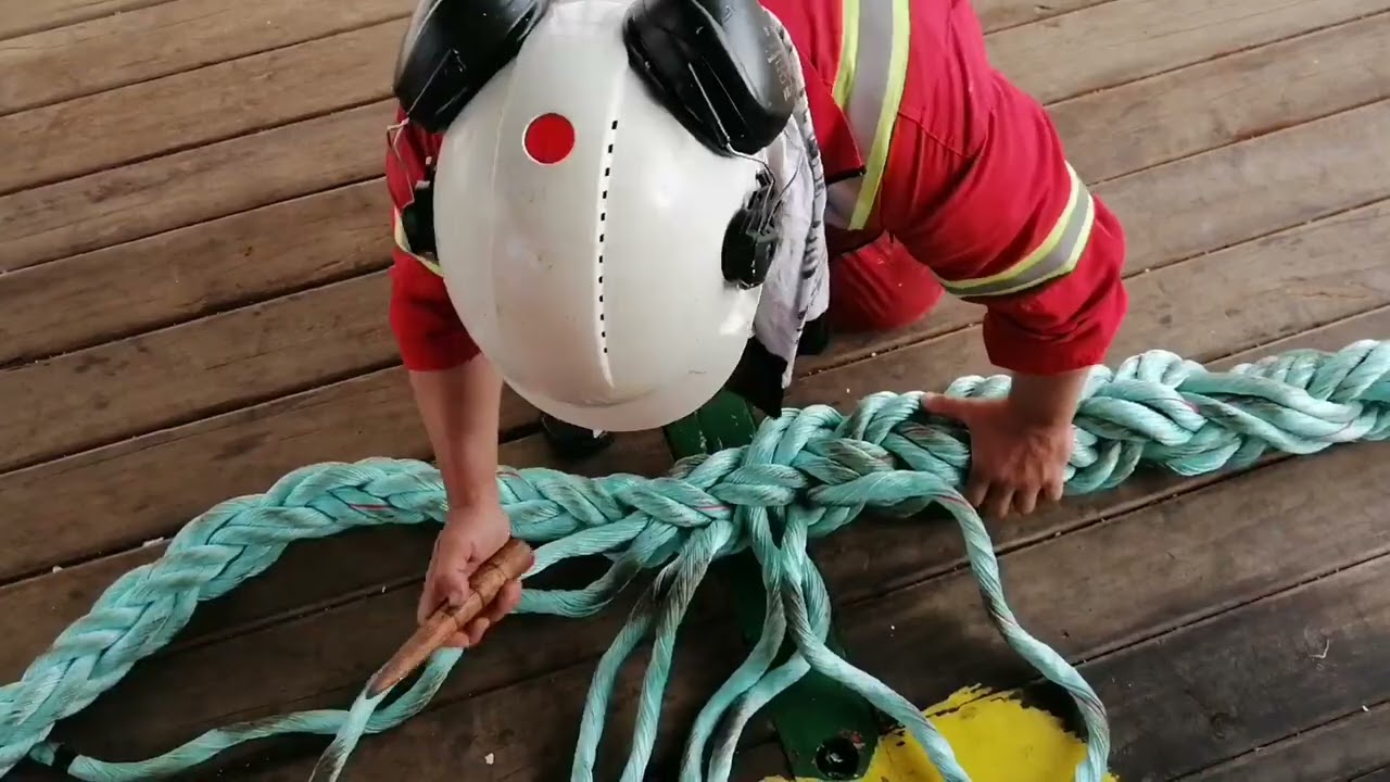 Emergency mooring rope repaire AHTS DP2 ONYX by Adam Kunkel ⚓