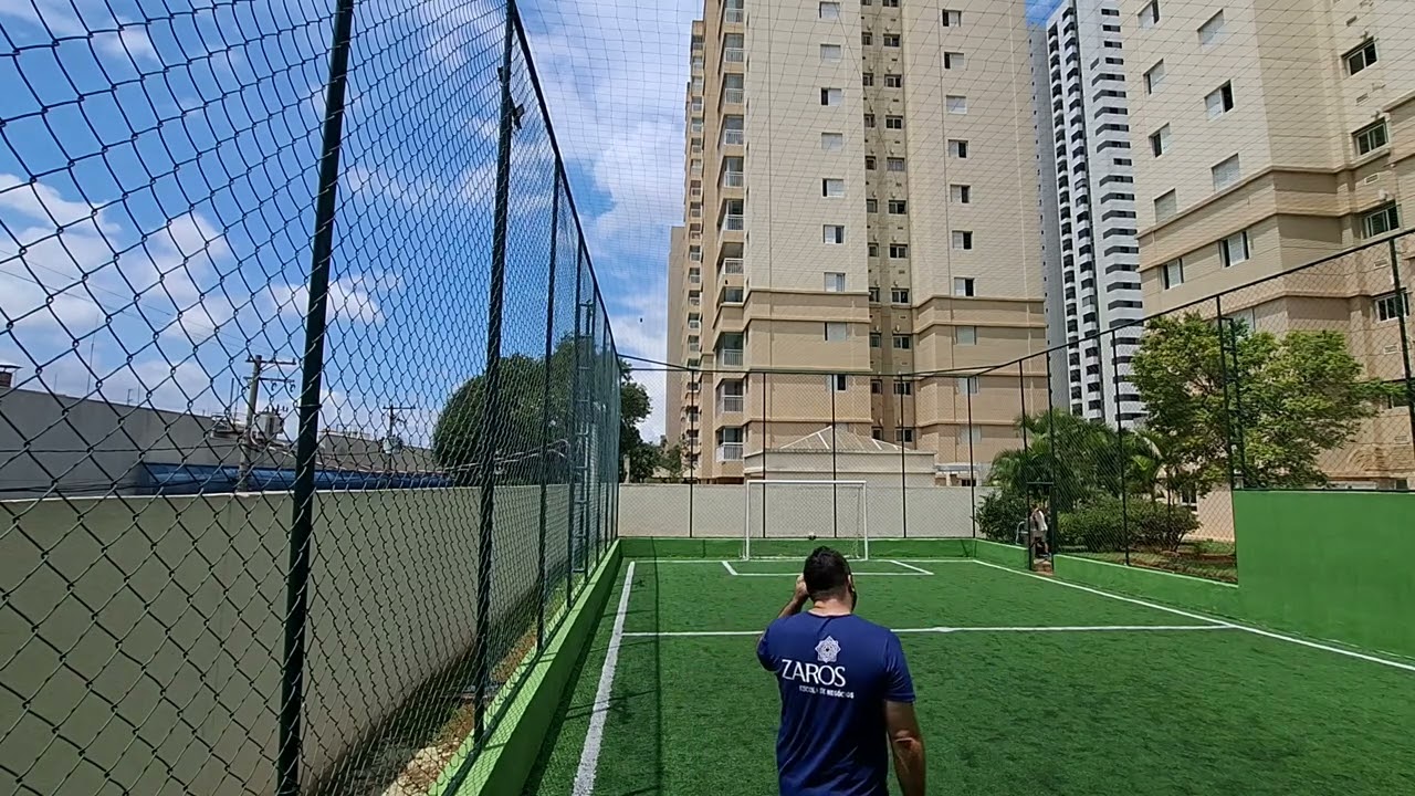 TREINO, TRAVE OU TRAVESSÃO... #familia #futebol #shorts 