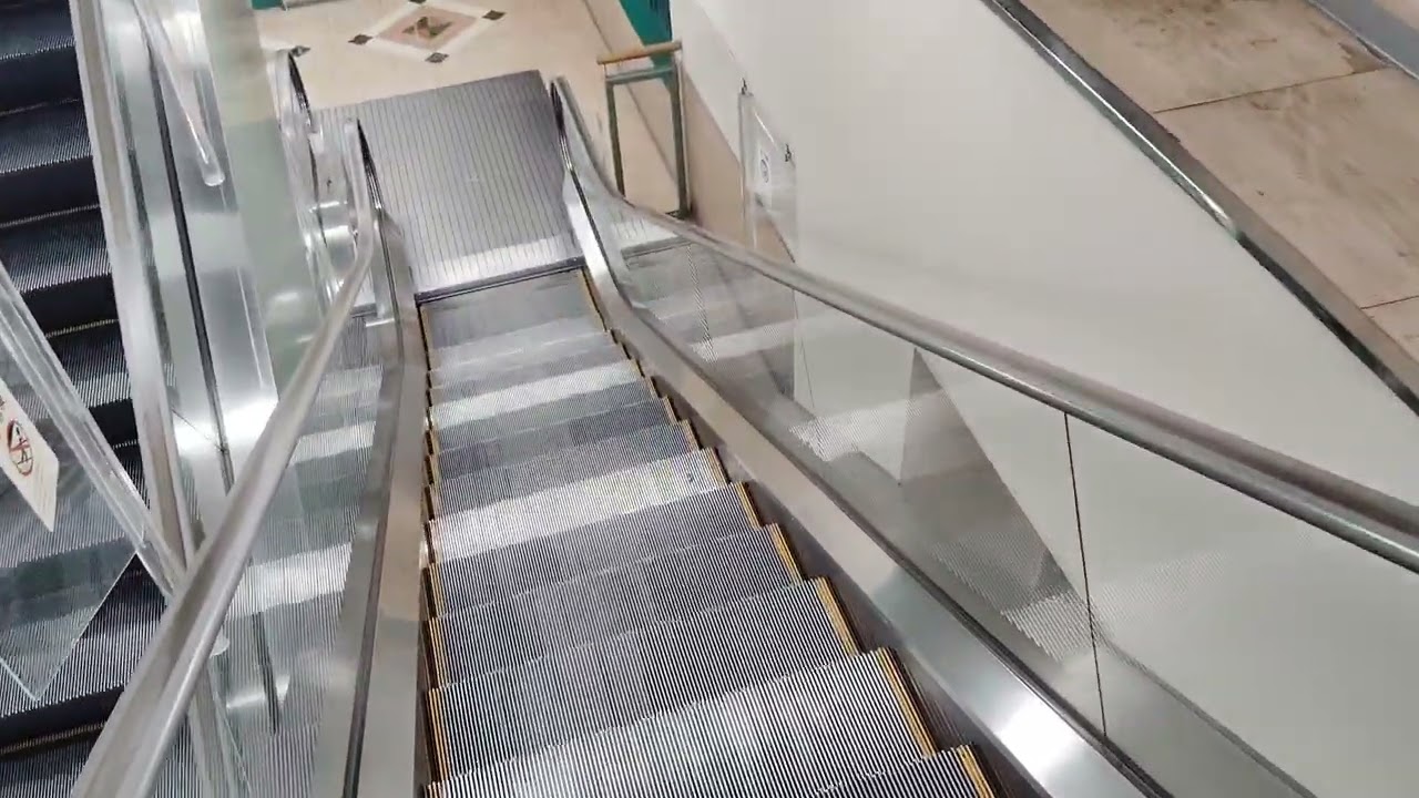 アピタ長久手　エスカレーター　（Apita Nagakute  Mitsubishi escaletor 1st Besement 〜 5th  〜  1st  ）