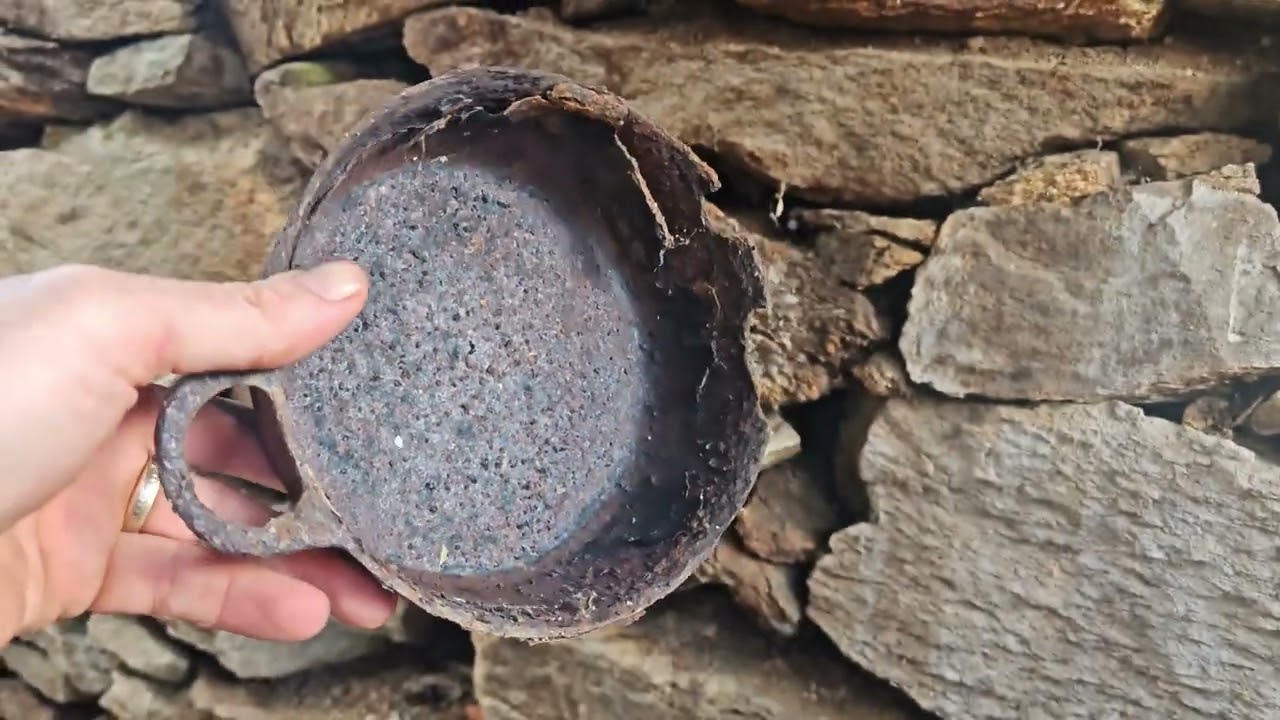 Casa uitata din padurea tacuta | Explorare intr-un loc abandonat