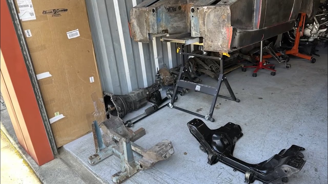 Cutting the Front End off a 1963 Austin Healey Sprite MkII Spriget - Austin Healey MX-1000