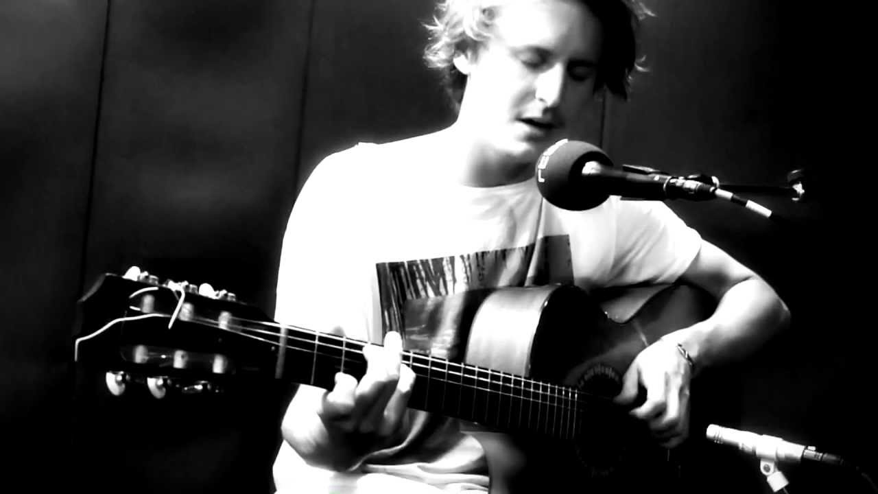 BEN HOWARD 