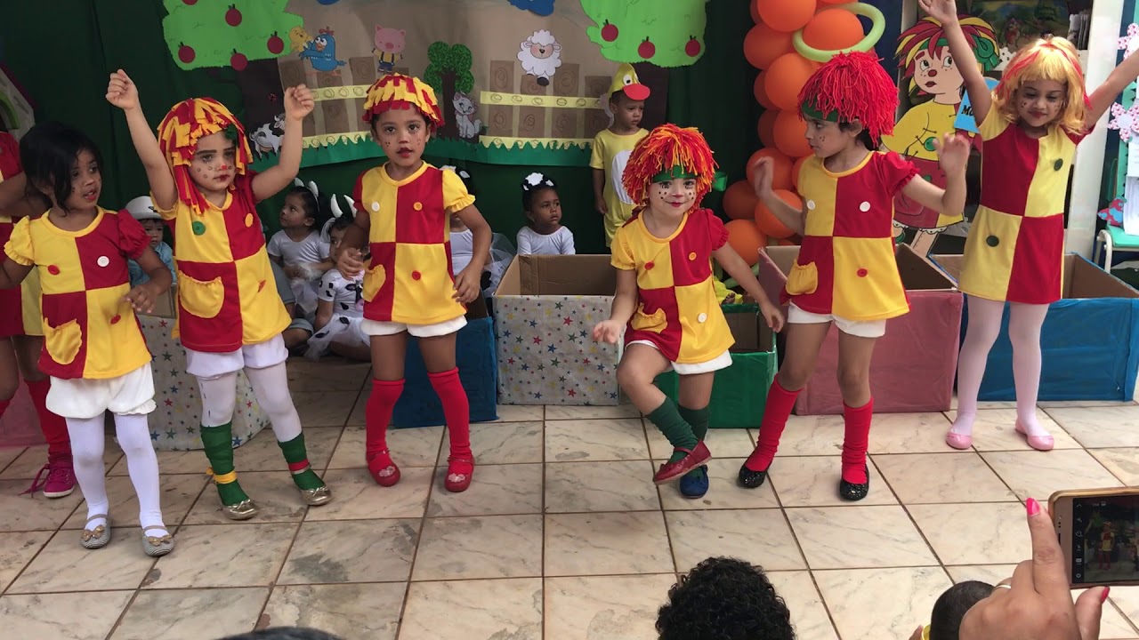 DANÇA DA BONECA EMÍLIA